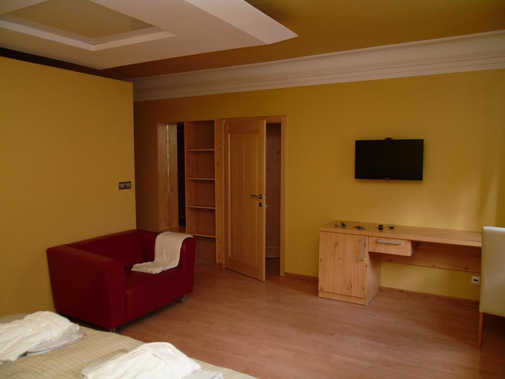 Apartments And Suites Kremnica Phòng bức ảnh